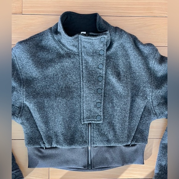 Gray Button-Up Cropped Jacket, NEW CONDITION SIZE SMALL, WARM - Picture 8 of 12
